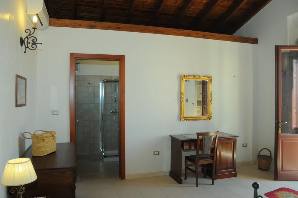 קרפיניאנו סלינטינו Agriturismo Masseria Quaremme חדר תמונה
