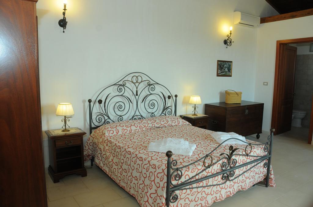קרפיניאנו סלינטינו Agriturismo Masseria Quaremme חדר תמונה